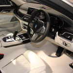 「40％も大型化されたキドニーグリルが迫力満点。新型BMW 7シリーズの発売がスタート」の1枚目の画像ギャラリーへのリンク