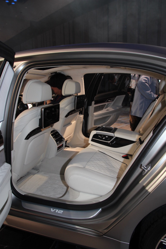 「40％も大型化されたキドニーグリルが迫力満点。新型BMW 7シリーズの発売がスタート」の11枚目の画像