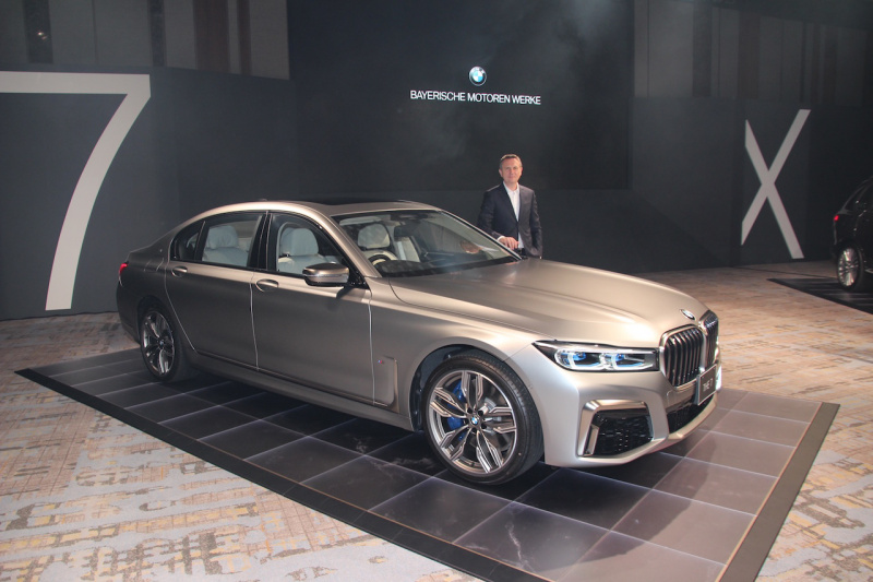 「40％も大型化されたキドニーグリルが迫力満点。新型BMW 7シリーズの発売がスタート」の14枚目の画像