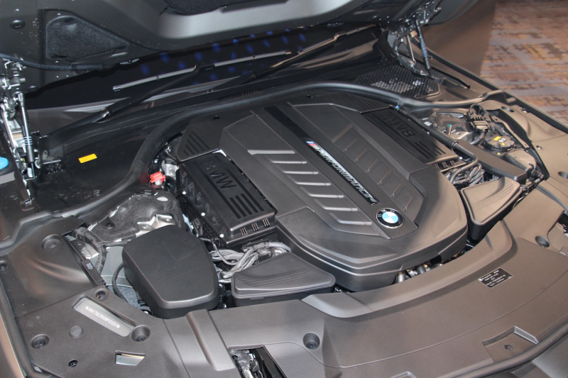 「40％も大型化されたキドニーグリルが迫力満点。新型BMW 7シリーズの発売がスタート」の4枚目の画像