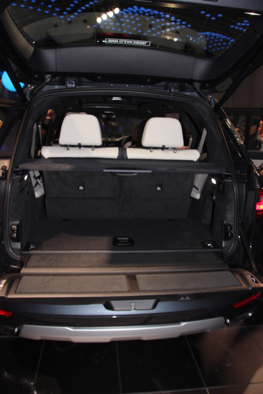 「「BMW X7」がデビュー。BMWのSAVで最大サイズの3列シートを備え、価格は10,790,000円〜」の13枚目の画像