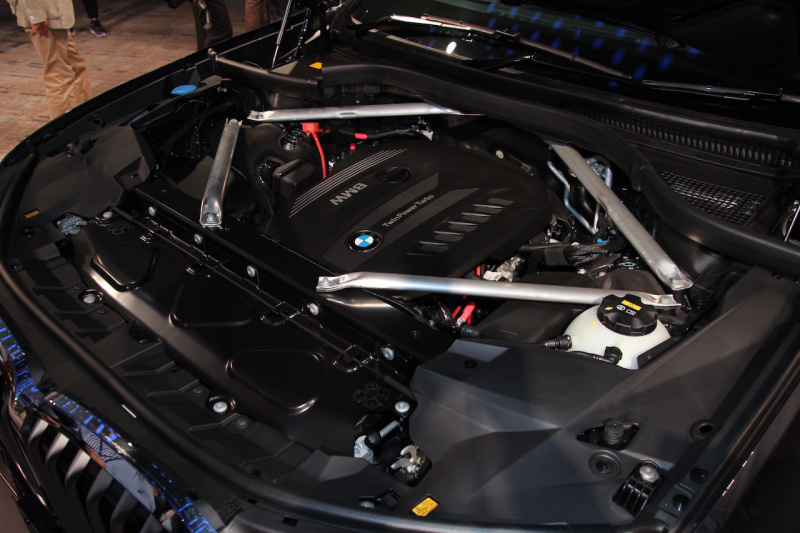 「「BMW X7」がデビュー。BMWのSAVで最大サイズの3列シートを備え、価格は10,790,000円〜」の8枚目の画像