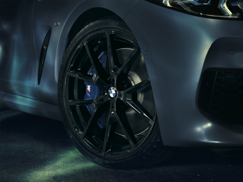 「【新車】超豪華装備が光る！ BMW 8シリーズ クーペの10台限定車「BMW M850i xDrive First Edition」」の1枚目の画像