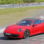 開発中の新型ポルシェ・911 タルガ4の最強モデル「タルガ4 GTS」をキャッチ。0-100km/h加速3.5秒！ - Porsche 992 Targa 4