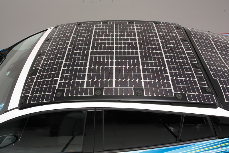 「全身ソーラーパネルのプリウスPHVが登場。公道走行実証実験で実施」の2枚目の画像