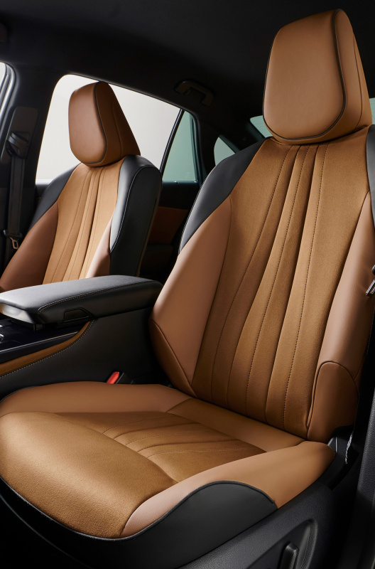 「【新車】トヨタ・クラウンに「こがね」色の内装色を選択できる特別仕様車「Elegance Style」が設定」の7枚目の画像
