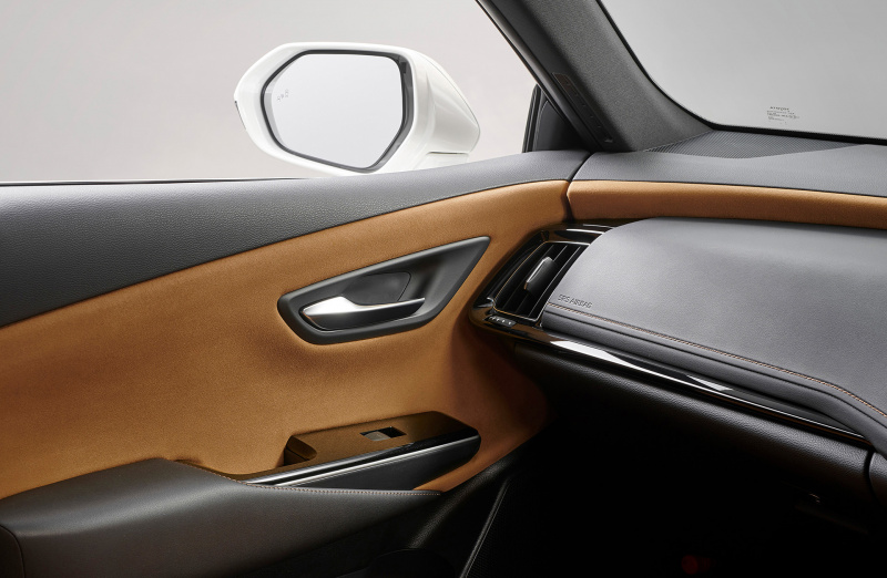 「【新車】トヨタ・クラウンに「こがね」色の内装色を選択できる特別仕様車「Elegance Style」が設定」の5枚目の画像