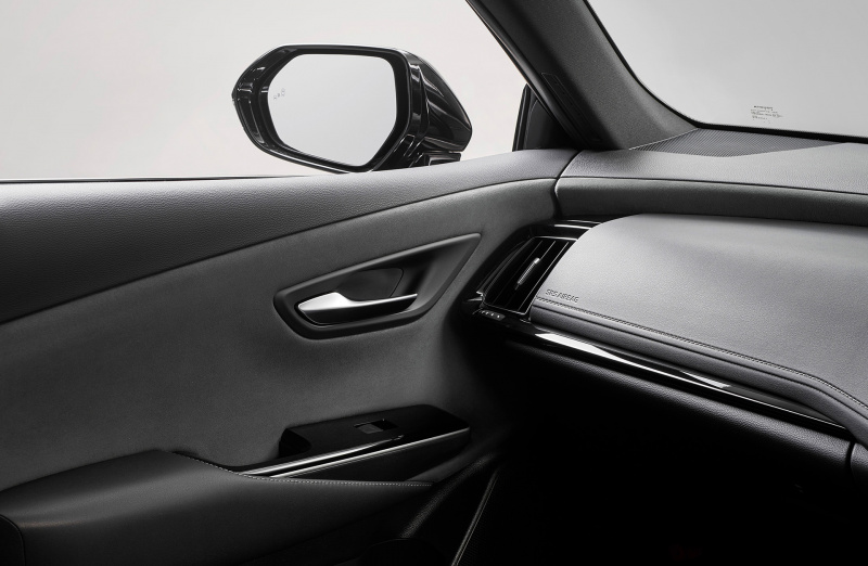 「【新車】トヨタ・クラウンに「こがね」色の内装色を選択できる特別仕様車「Elegance Style」が設定」の4枚目の画像