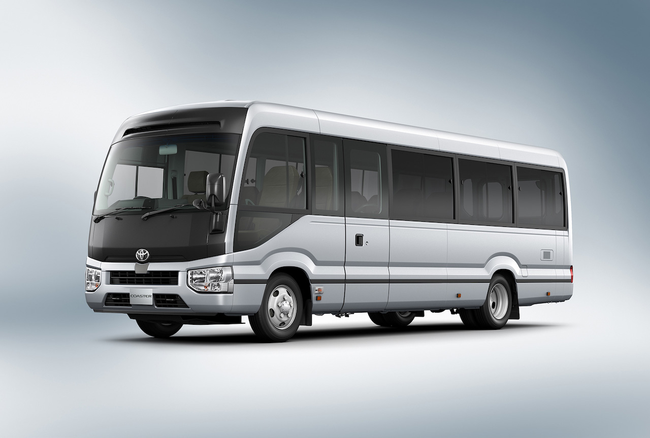 新車 トヨタ コースターがマイナーチェンジ ディーゼルエンジン仕様に尿素scrシステムを搭載し エコカー減税の対象に Clicccar Com