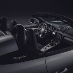 「【新車】新型ポルシェ・718スパイダー／718ケイマン GT4の予約受注がスタート。新開発の高回転型4L・NAエンジンを搭載」の1枚目の画像ギャラリーへのリンク