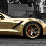 ラスト・C7コルベットをド派手に装飾！ 金ピカ仕様のカスタムモデルが初公開 - 752eca57-gold-wrapped-corvette-c7-with-widebody-kit-and-forgiato-wheels-3