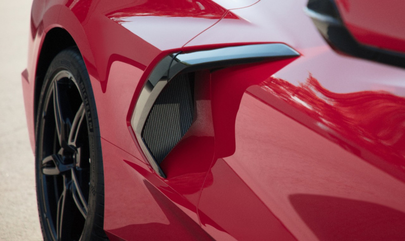 「【新車】ミッドシップ化された新型「シボレー コルベット スティングレイ」がデビュー」の18枚目の画像