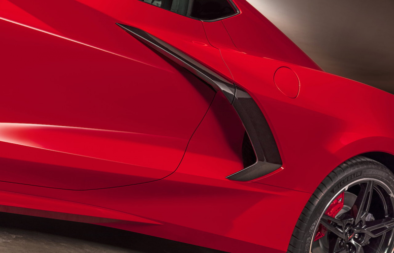 「【新車】ミッドシップ化された新型「シボレー コルベット スティングレイ」がデビュー」の3枚目の画像