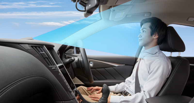 「今秋発売の新型スカイラインは、NTTドコモによる車載Wi-Fi「docomo in Car Connect」で動画やゲームなどが車内で楽しめる」の1枚目の画像