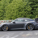 「電動化は見送り？新型「 ポルシェ・911 GT3」は威圧的な巨大ウィングを装備」の12枚目の画像ギャラリーへのリンク
