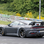 「電動化は見送り？新型「 ポルシェ・911 GT3」は威圧的な巨大ウィングを装備」の14枚目の画像ギャラリーへのリンク