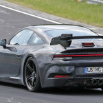 「電動化は見送り？新型「 ポルシェ・911 GT3」は威圧的な巨大ウィングを装備」の15枚目の画像ギャラリーへのリンク