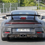 電動化は見送り？新型「 ポルシェ・911 GT3」は威圧的な巨大ウィングを装備 - Porsche 992 GT3 8