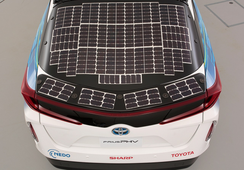 「トヨタとシャープが高効率「太陽電池パネル」搭載プリウスで公道実験！」の2枚目の画像