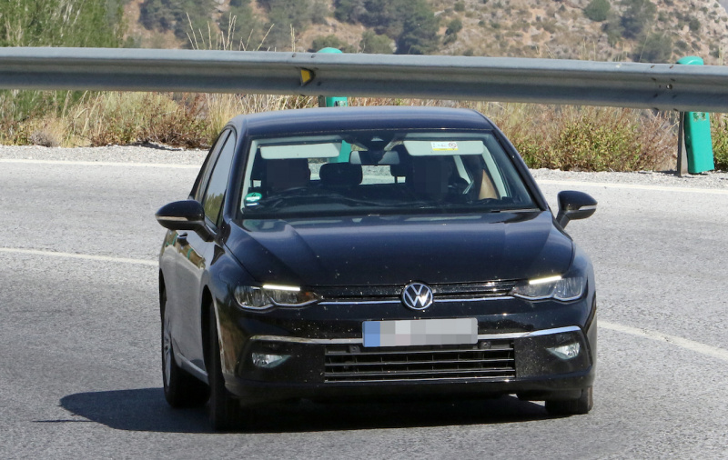 「新型VW・ゴルフのプロトタイプをキャッチ。新開発マイルドHVの電気走行は80km！」の2枚目の画像