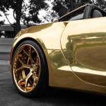 ラスト・C7コルベットをド派手に装飾！ 金ピカ仕様のカスタムモデルが初公開 - a5f548bc-gold-wrapped-corvette-c7-with-widebody-kit-and-forgiato-wheels-1