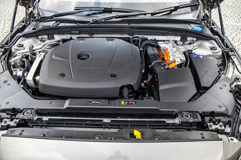 「ボルボ・V60のPHEVの実燃費は2割増し。ガソリン車との実質的な価格差100万円をどう考える？」の11枚目の画像
