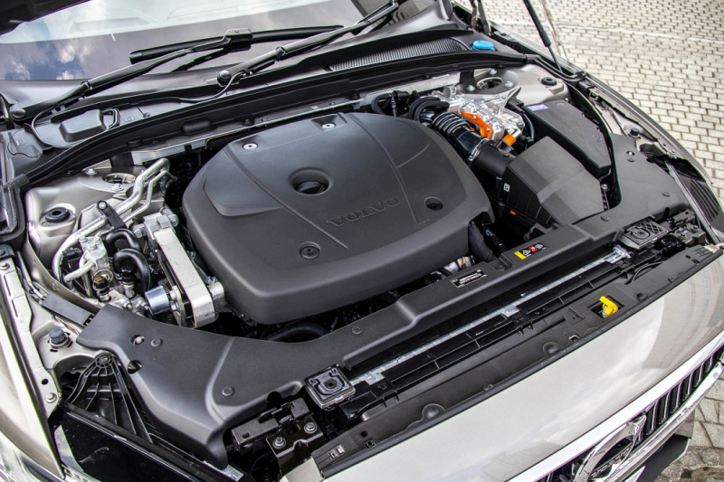 「ボルボ・V60のPHEVの実燃費は2割増し。ガソリン車との実質的な価格差100万円をどう考える？」の12枚目の画像