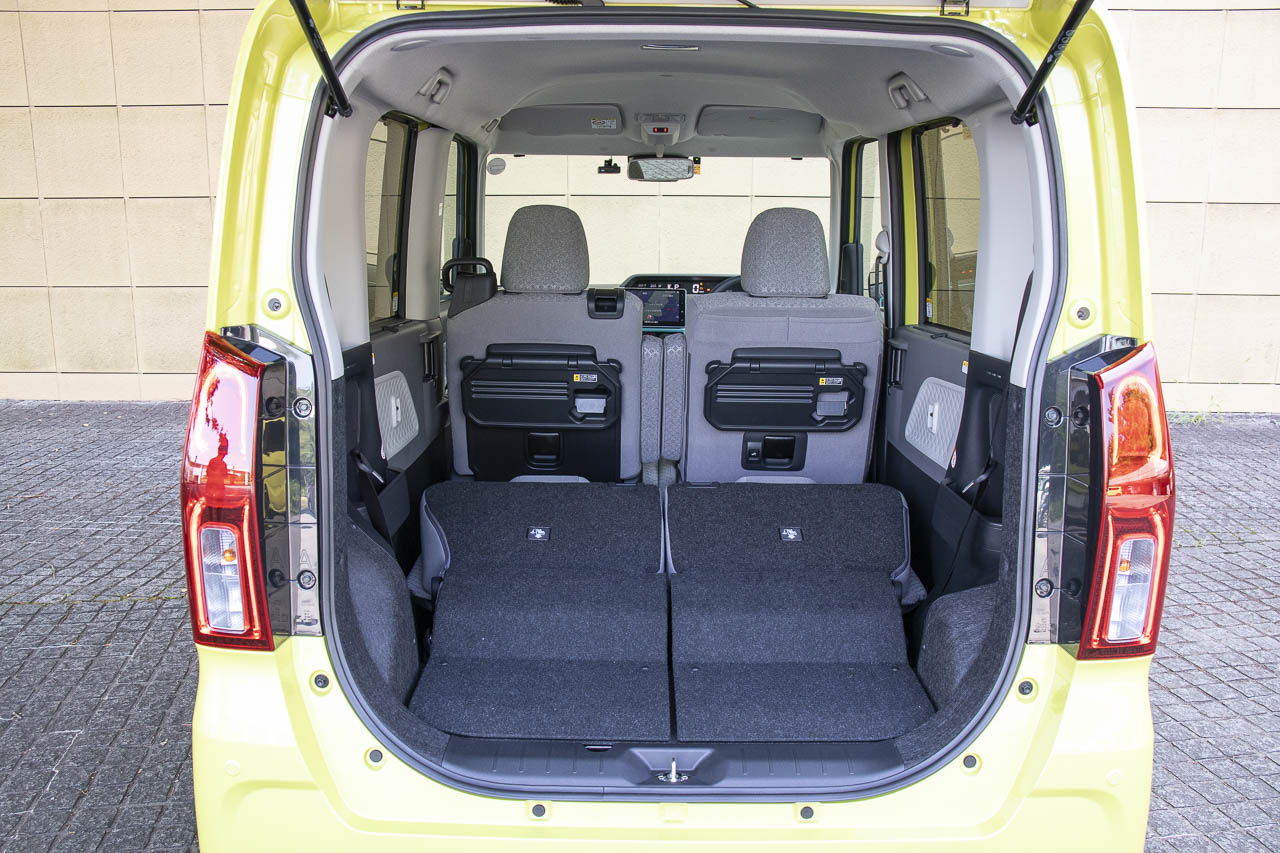 新型タントの後席スライドが荷室 リヤゲート 側から操作できないのは 良品廉価なクルマ作り のためだった 新型ダイハツ タント試乗記 Clicccar Com
