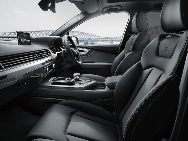 「シックで上質な外観が魅力。50台限定の「Audi Q7 urban black」の価格は990万円」の5枚目の画像