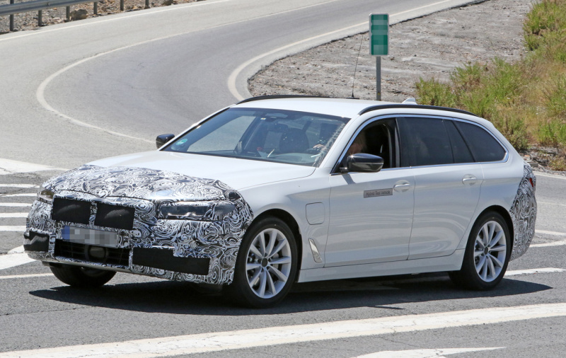 「BMW 5シリーズ ツーリング改良型、注目は7シリーズから流用されるPHV」の3枚目の画像