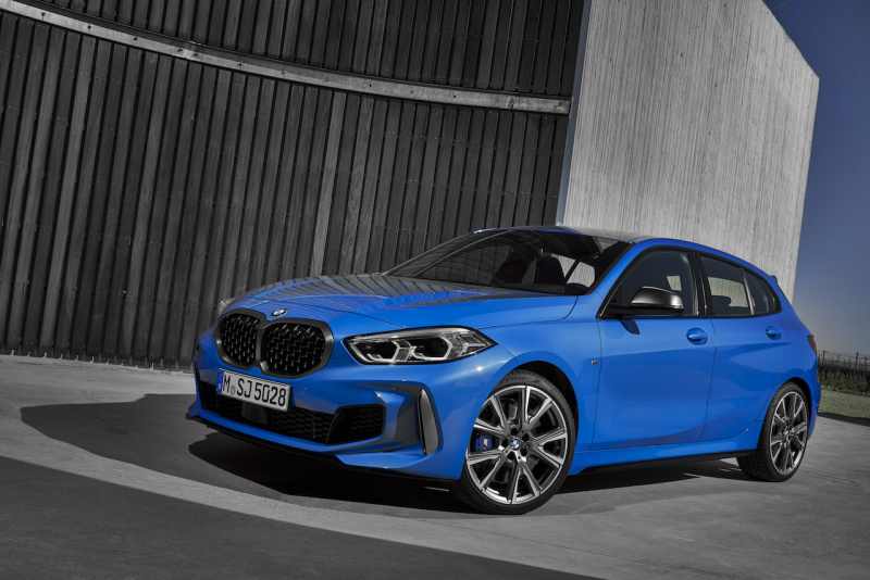 「FF化された3代目「BMW 1シリーズ」は、新しいデザインのキドニーグリルが新時代を主張【新車】」の1枚目の画像