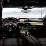 「BMW M5の35周年を記念するモデルは日本限定10台。「BMW M5 35 Jahre Edition」が21,600,000円で登場」の13枚目の画像ギャラリーへのリンク