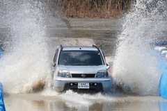 Jafが大型台風接近で注意喚起 冠水したクルマの対処方法は 台風一過に注意することは Clicccar Com