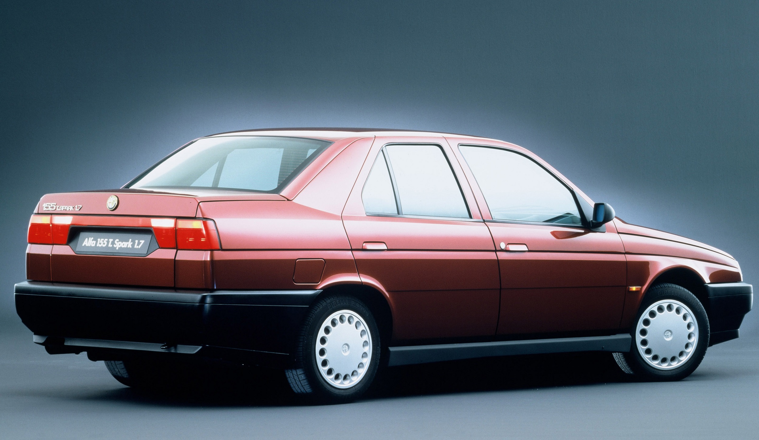 伝統の走りとスタイルを引き継いだイタリアン スポーツセダン アルファ ロメオ155 ネオ クラシックカー グッドデザイン太鼓判 輸入車編 Clicccar Com