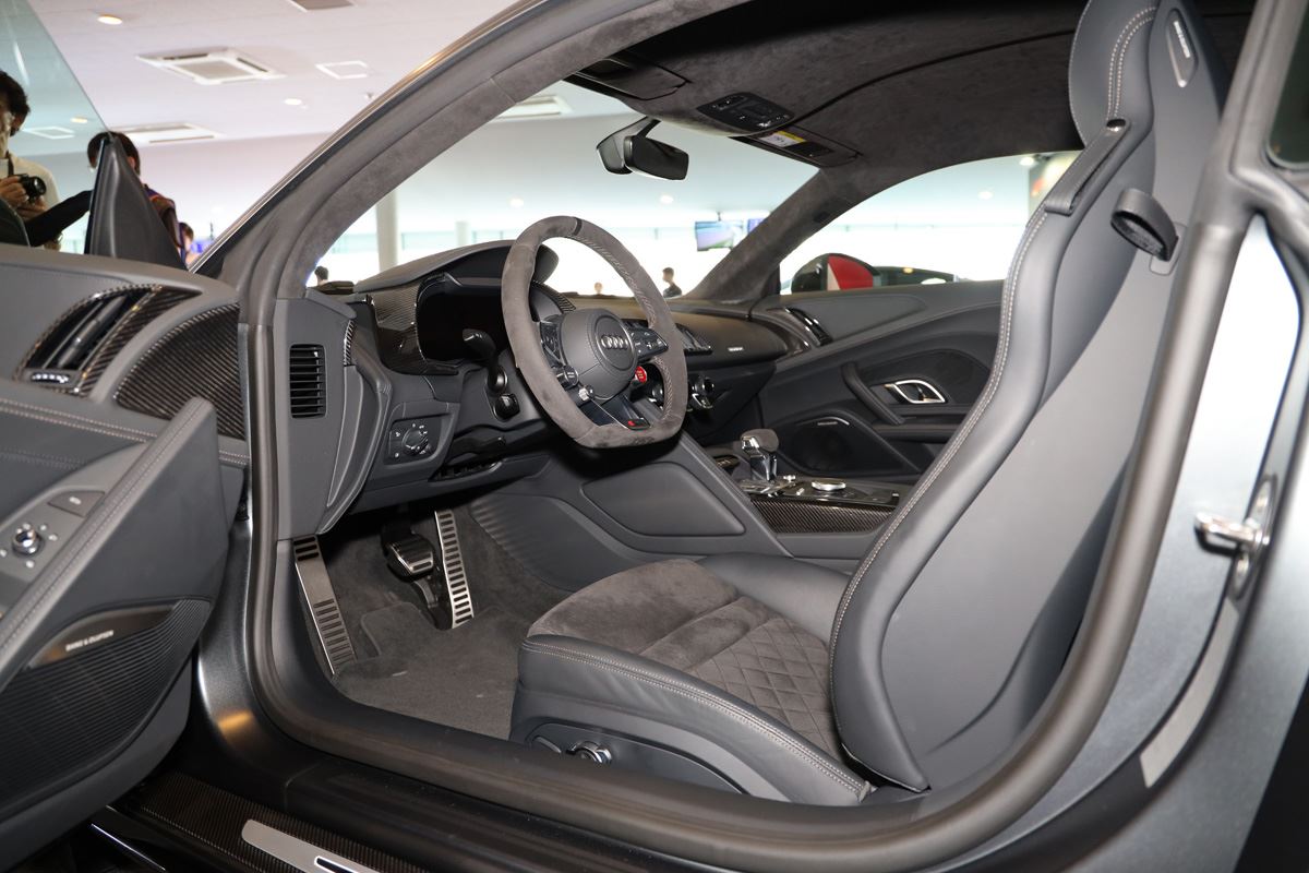 「【新車】アウディR8のV10エンジン仕様10周年を記念した、価格3000万円超の「アウディR8 Decennium（デセニアム）」が10台限定発売」の8枚目の画像