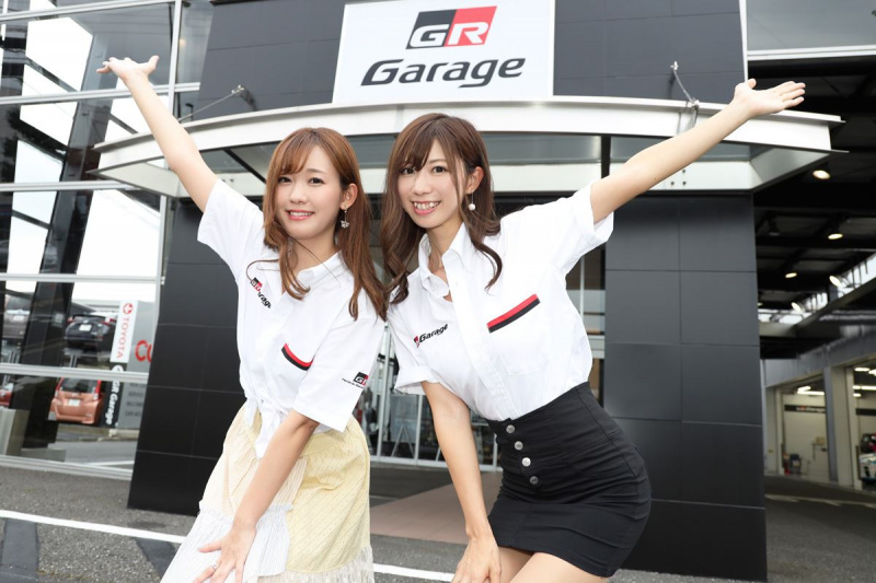 「GRスープラとレースクイーンの競演！　GR GARAGE東京三鷹でレースクイーン撮影会が開催」の27枚目の画像