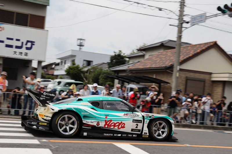 「鈴鹿市長の悲願がついに実現！　鈴鹿市内をレーシングカーなど約40台がパレード【SUZUKA 10Hour】」の17枚目の画像