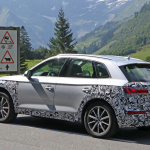 ディスプレイが大きくなった！　アウディ Q5改良型のコックピットを撮影成功 - Audi Q5 Facelift 6