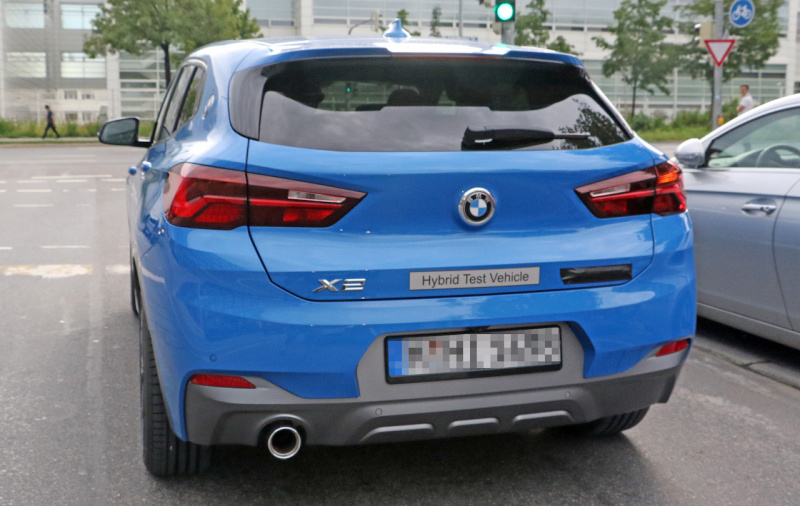 「BMW X2初のPHEVモデルをスクープ！　システム合計220馬力を発揮」の7枚目の画像