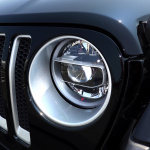 ブラックにシルバーアクセントが際立つジープ「ラングラー・アンリミテッド・オーバーランド」が5,852,000円で登場【新車】 - Jeep_Wrangler_Unlimited_201998_ 8