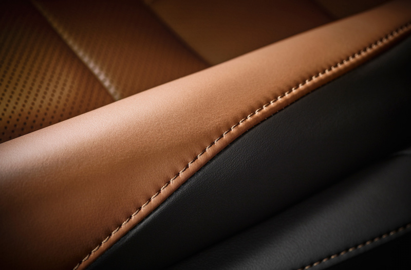 「レクサスLCの特別仕様車“PATINA Elegance”に用意される最上級本革の「L-ANILINE」とは？【新車】」の3枚目の画像