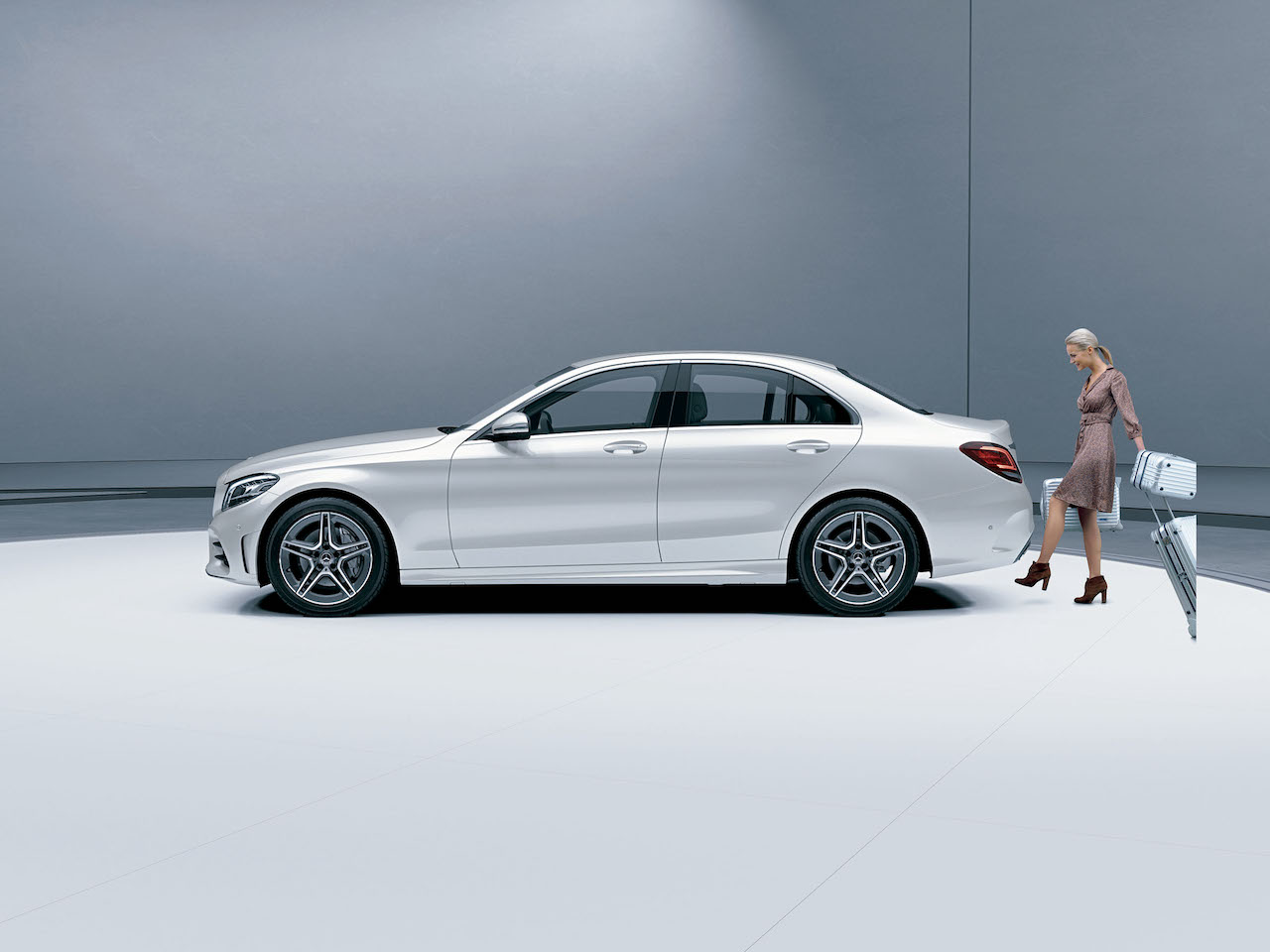 Archivnummer Sspip82000 画像 メルセデス ベンツcクラスに特別仕様車 ローレウスエディション を設定し C180に1 5l直列4気筒ターボエンジンを搭載 新車 Clicccar Com