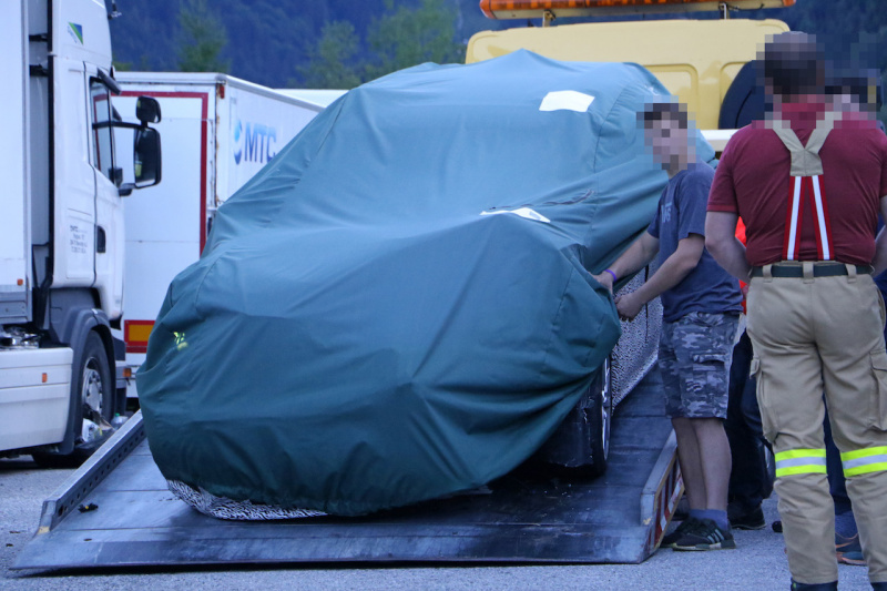 「ボディが大きく変形！　VW傘下のチェコ・シュコダ社最速ワゴン、テスト走行中に大クラッシュ」の9枚目の画像