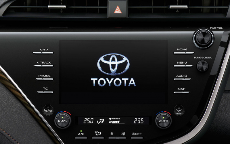 「トヨタ・カムリが一部改良。ディスプレイオーディオとDCMを全車に標準装備し、全グレードにE-Fourを設定【新車】」の8枚目の画像