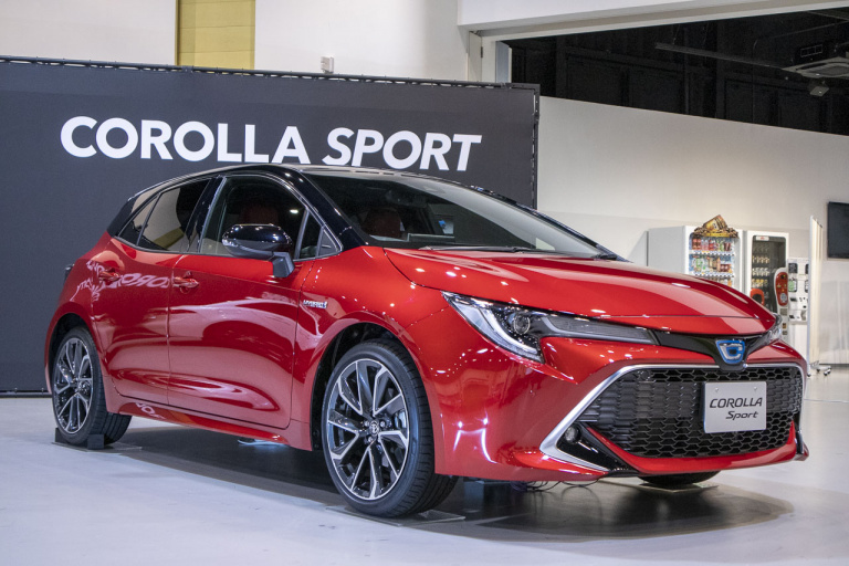 TOYOTA_COLORRA_SPORTS_RED_30 画像｜カローラスポーツも一部改良。新色を設定し、セダンとツーリングと同じ上質な走りを