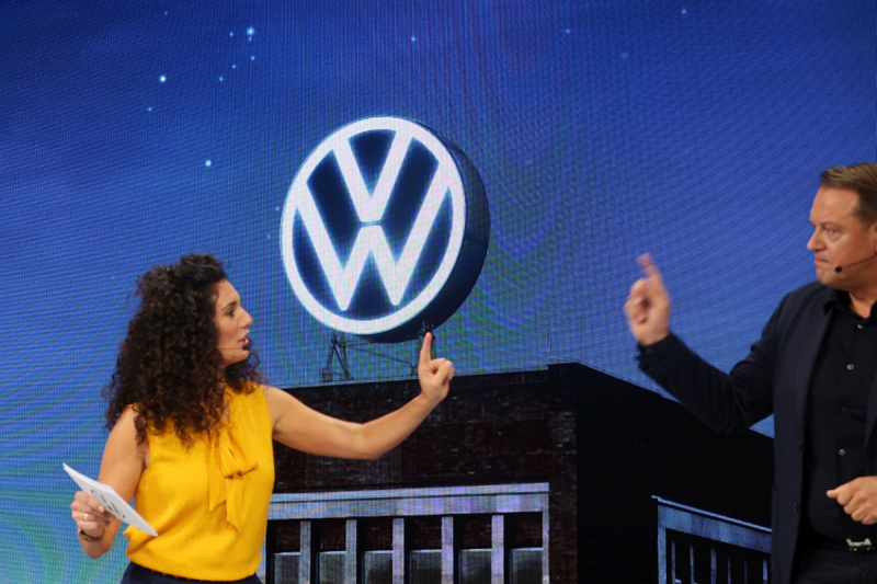 「VWのロゴマークが変わった理由は「ディーゼルゲート」にあり？【フランクフルトモーターショー2019】」の1枚目の画像