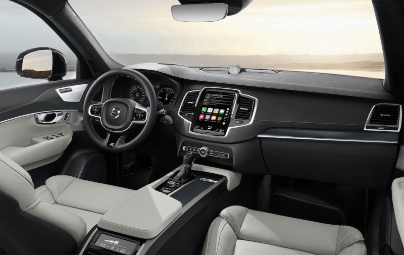 「ボルボ XC90がマイナーチェンジ。自慢の安全装備を強化し、特別仕様車の「XC90 D5 AWD R-Design」も設定【新車】」の9枚目の画像