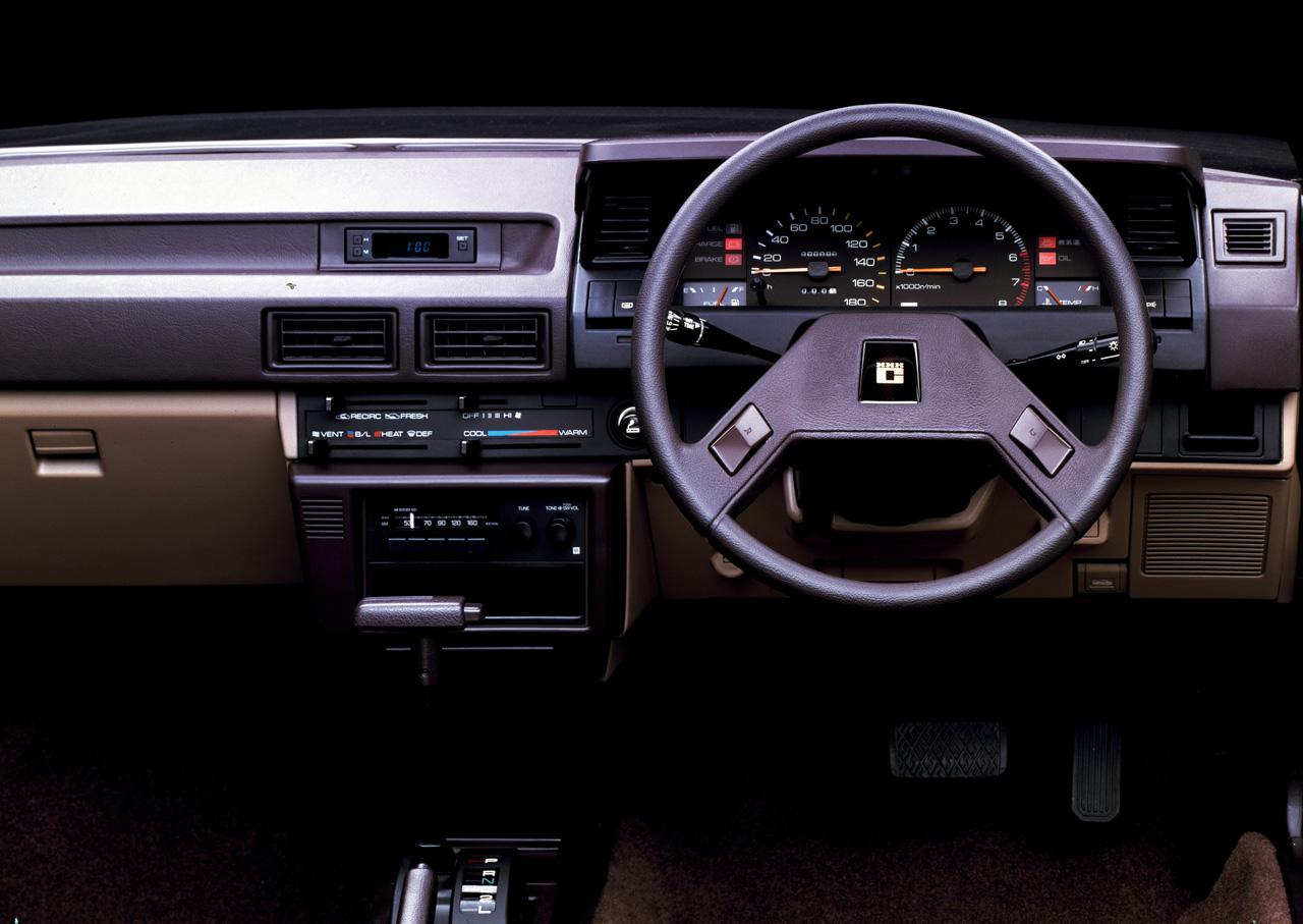 セダンの駆動方式がffに変更された5代目カローラ 新型カローラ登場記念 Clicccar Com