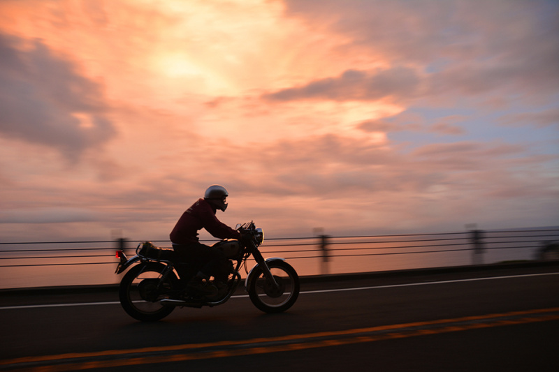 「伊豆は峠の集合体！　海と峠と夕焼けをバイクで走る、伊豆一周ツーリングがお得感満載」の1枚目の画像