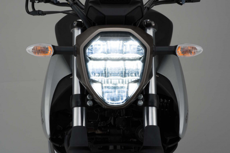 「ネイキッドスポーツバイクの「スズキ ジクサー 250」が日本初公開【東京モーターショー2019】」の3枚目の画像